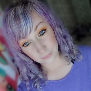 Meet your Posher, Caitlin